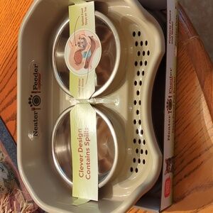 Feeder- Mess proof pet bowls